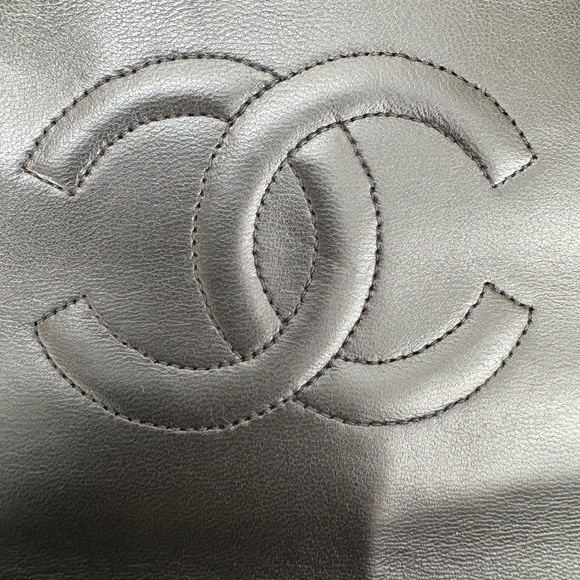 CHANEL Black Lambskin Vintage Backpack Oversized CC GHW 24k plated - Picture 11 of 16